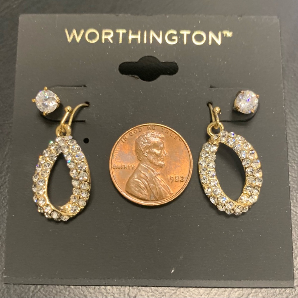 Costume gold stud and tear drop earring set.